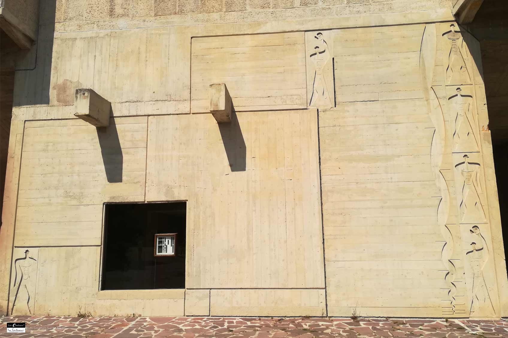 Modulor beim Eingang zur Unite Marseille Le Corbusier ©Les Couleurs Suisse