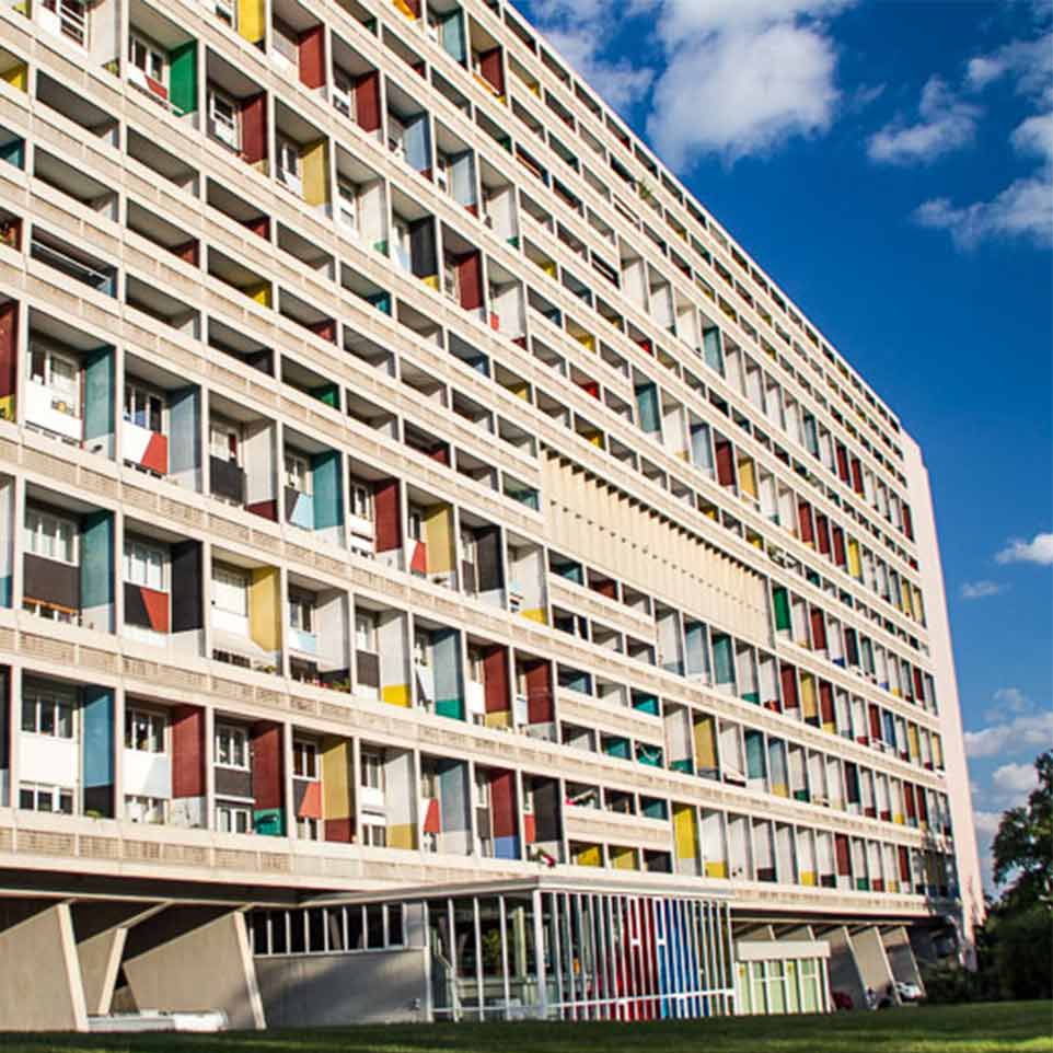 [Translate to FR:] Journalartikel > Le Corbusiers Wohneinheit ‹Typ Berlin› – ein Dialog zwischen Gebäude, Mensch und Farbe
